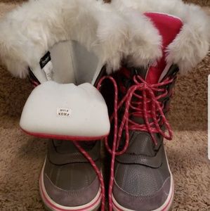 Girls snow boots